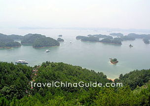 杭州有那些旅游景点并用英文表出来